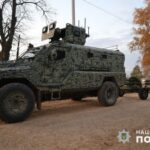 Спецзагон поліції на Донеччині отримав броньовані автівки від українського виробника