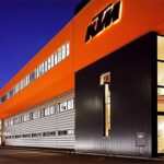 Австрійський виробник мотоциклів KTM зупинив виробництво через борги