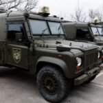 В Україну привезли броньовані медеваки Land Rover