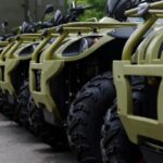 Волонтери продовжують постачати на фронт потрібну техніку