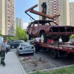 Один район Києва вже прибрав з вулиць 43 покинуті транспортні засоби. Ще понад 170 — у черзі